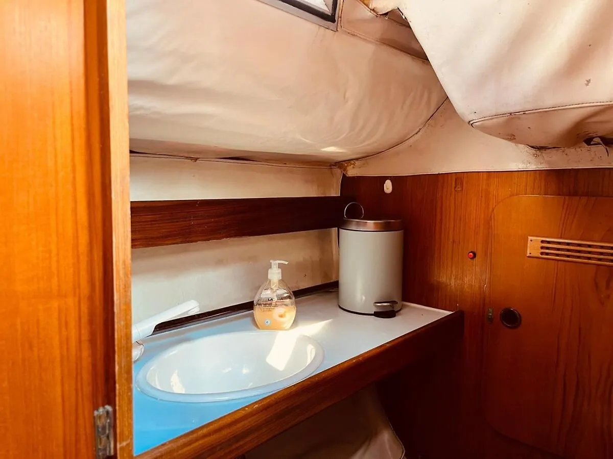 보트호텔 Alcyon, A Peaceful Floating Home 리스본