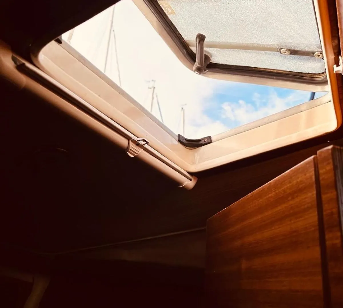 Alcyon, A Peaceful Floating Home Lisbon Botel