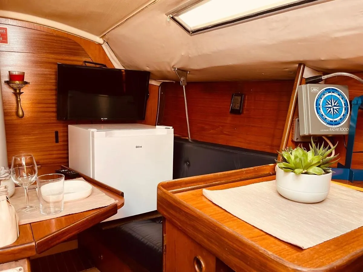 Alcyon, A Peaceful Floating Home Lisbon 0*,