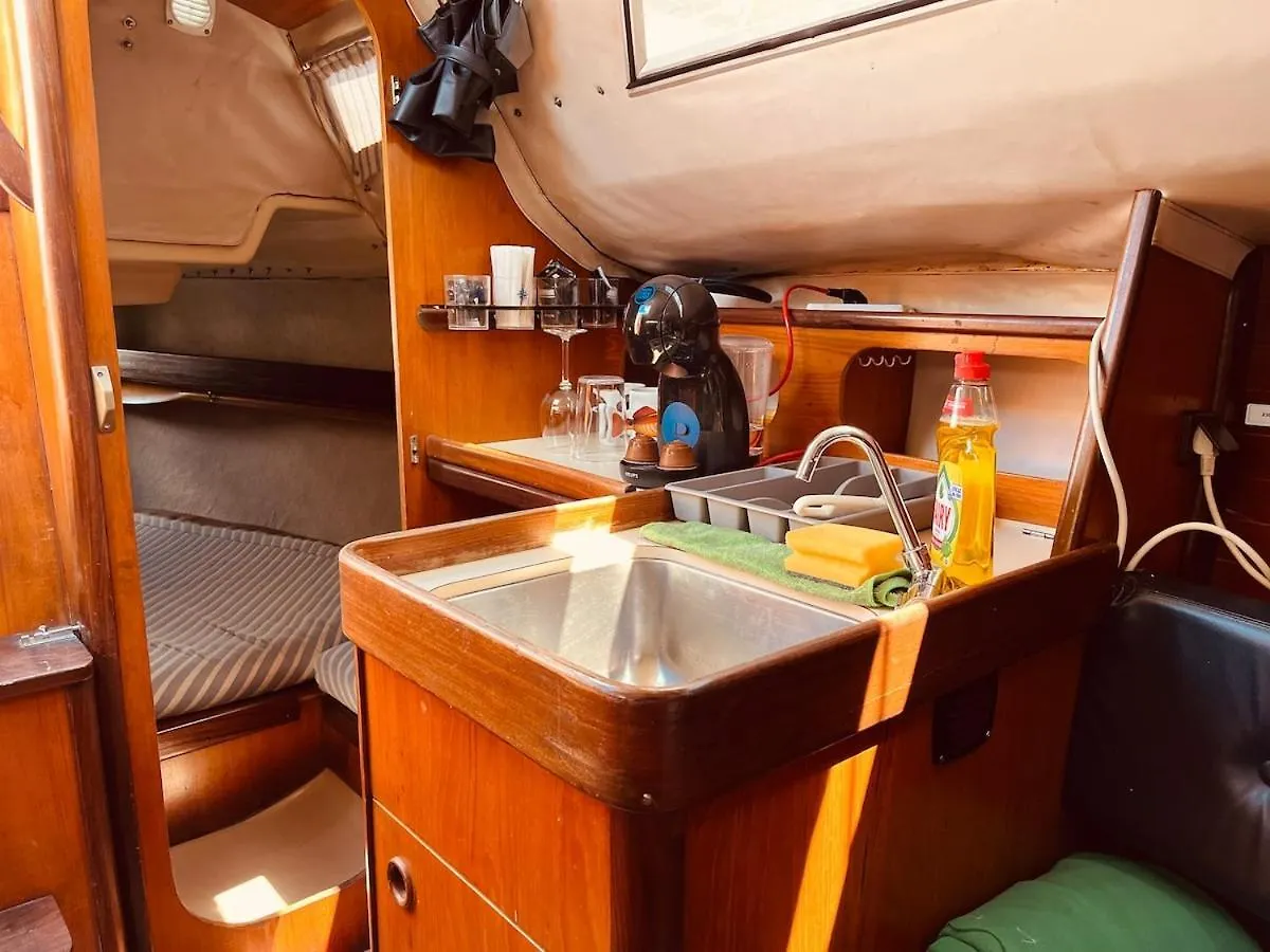 Botel Alcyon, A Peaceful Floating Home Lisbon